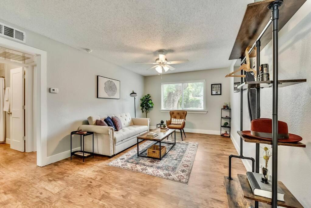 Near Downtown Dallas - The Dapper Charm Exterior photo